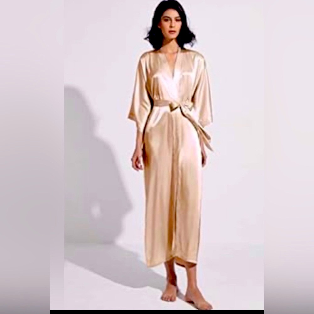 Prodesign Satin Champagne Robe 3/4 sleeves size Medium